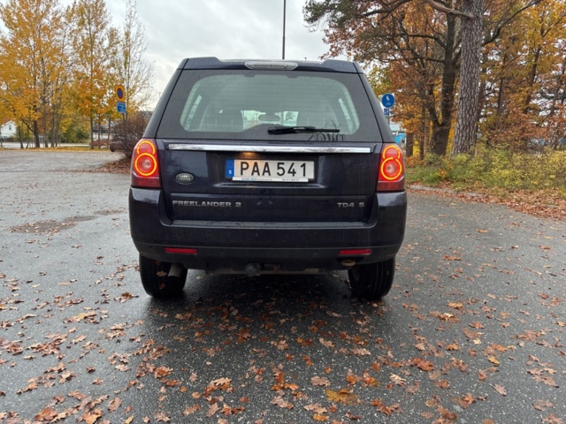 1408555-4 Land Rover Freelander 2 2.2 TD4 AWD Automatic, 150hp, 2014