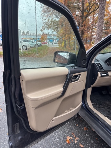 1408555-9 Land Rover Freelander 2 2.2 TD4 AWD Automatic, 150hp, 2014