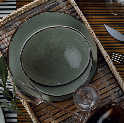1434758-3 Matservis, 18 delar – porslin, grön, rund design med rustik kant