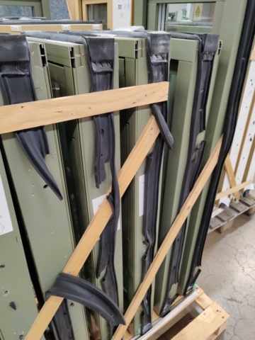 1439058-27 73 Elite Windows (Updated information)