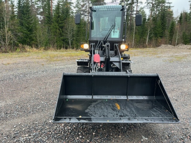 1439461-7 Hjullastare med redskap Nordic 2700 4WD Euro 5 -2024