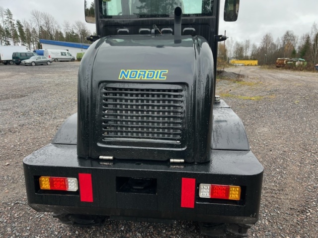 1439461-5 Hjullastare med redskap Nordic 2700 4WD Euro 5 -2024
