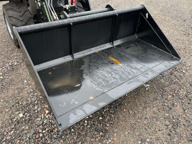 1439461-14 Hjullastare med redskap Nordic 2700 4WD Euro 5 -2024