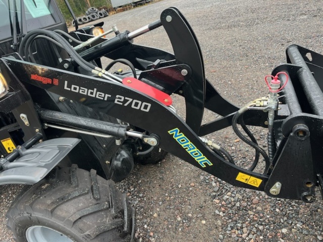 1439461-13 Hjullastare med redskap Nordic 2700 4WD Euro 5 -2024