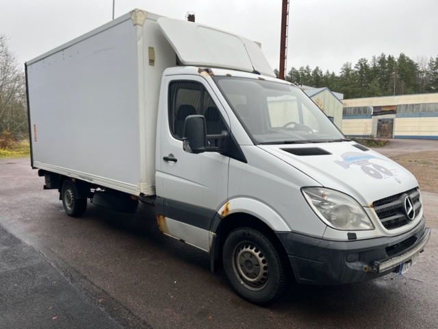 1401847-2 Mercedes-Benz Sprinter 316 CDI skåp baklift 2011