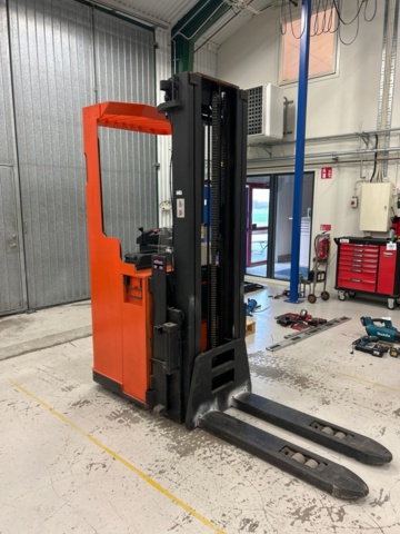 1436211-1 Stacker with charger - BT TXH5400