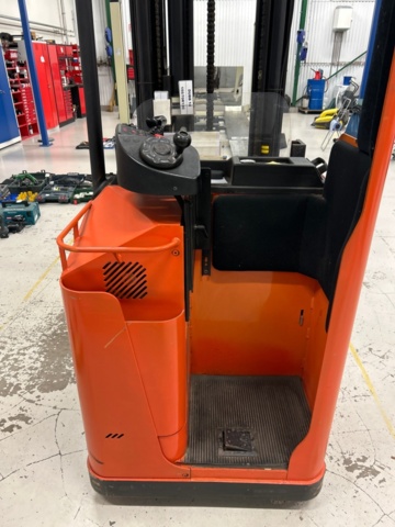 1436211-4 Stacker with charger - BT TXH5400