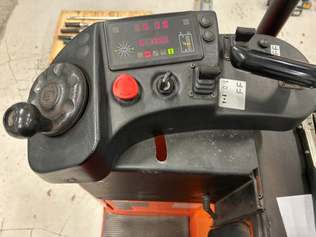 1436211-6 Stacker with charger - BT TXH5400