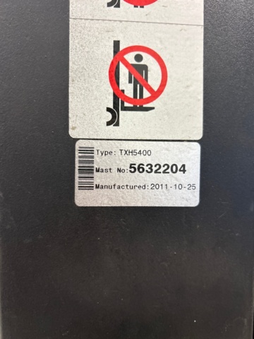 1436211-8 Stacker with charger - BT TXH5400