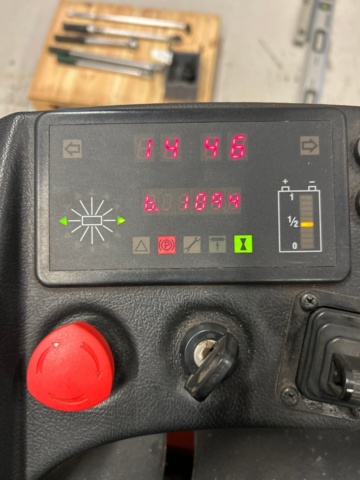 1436211-9 Stacker with charger - BT TXH5400