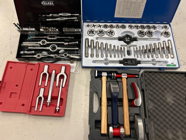 1436203-1 Gängverktygsats och plåtverktyg