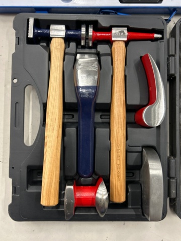 1436203-2 Gängverktygsats och plåtverktyg