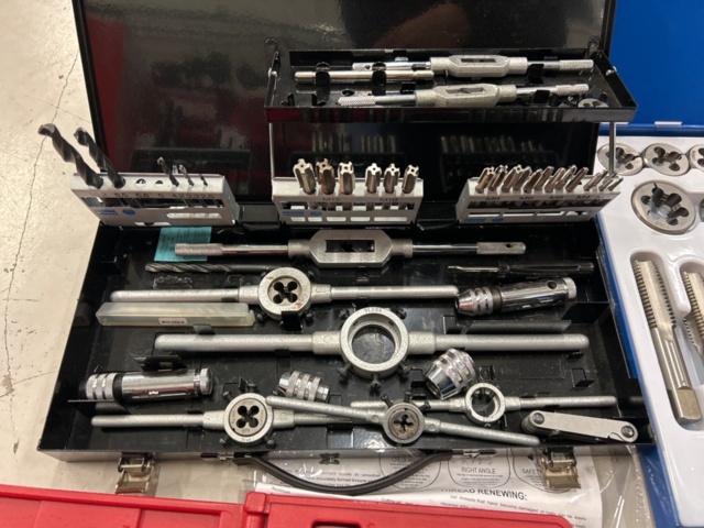 1436203-5 Gängverktygsats och plåtverktyg