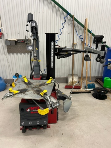 1436198-2 Däckmonteringsmaskin - M&B Engineering TC 724 A IT, -2023