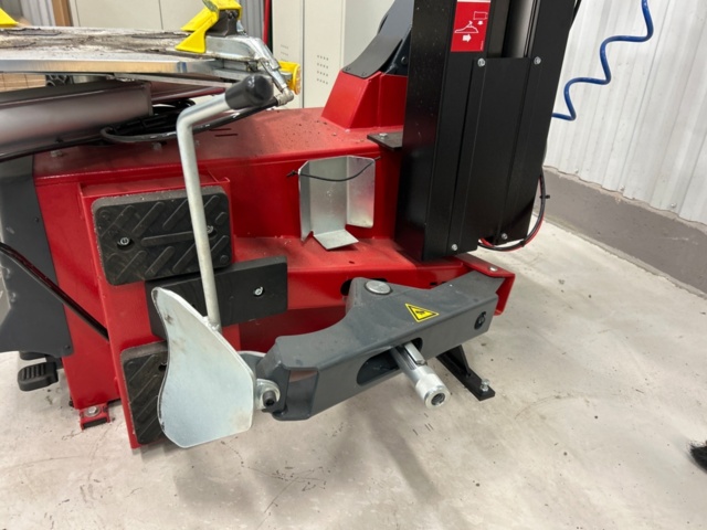 1436198-8 Däckmonteringsmaskin - M&B Engineering TC 724 A IT, -2023