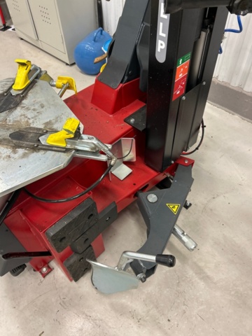 1436198-9 Däckmonteringsmaskin - M&B Engineering TC 724 A IT, -2023