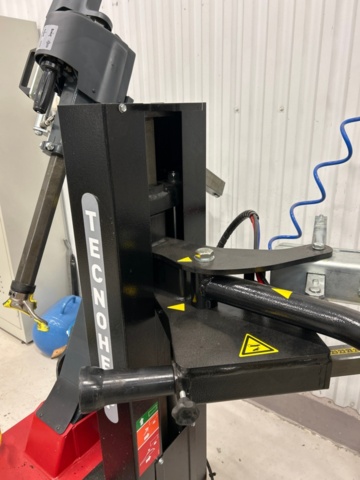 1436198-10 Däckmonteringsmaskin - M&B Engineering TC 724 A IT, -2023