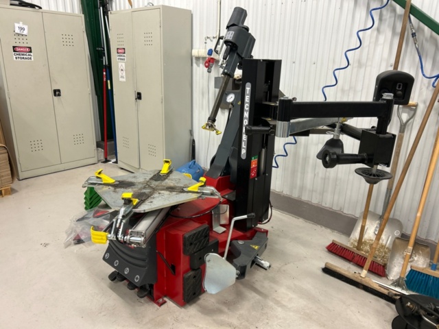 1436198-13 Däckmonteringsmaskin - M&B Engineering TC 724 A IT, -2023