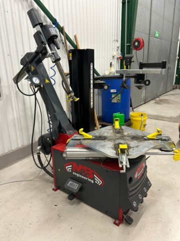 1436198-1 Däckmonteringsmaskin - M&B Engineering TC 724 A IT, -2023