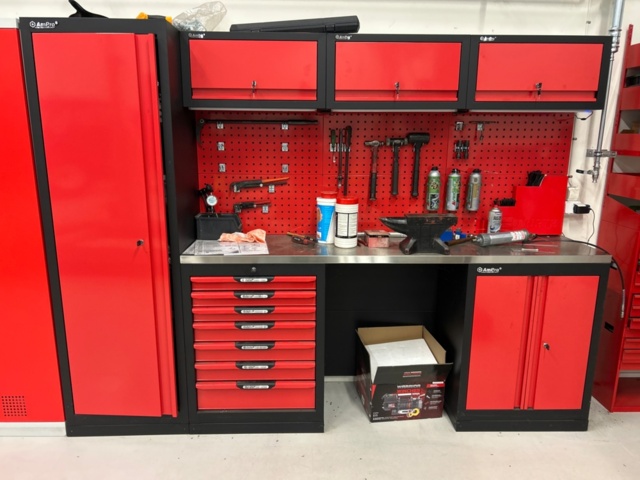 1436186-1 Verkstadsinredning Ampro med innehåll