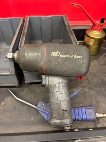 1436181-5 Slangvindor och verktygsskåp med innehåll