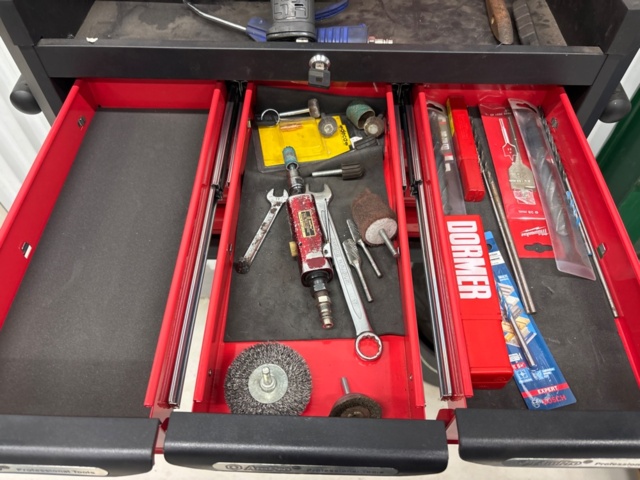 1436181-6 Slangvindor och verktygsskåp med innehåll