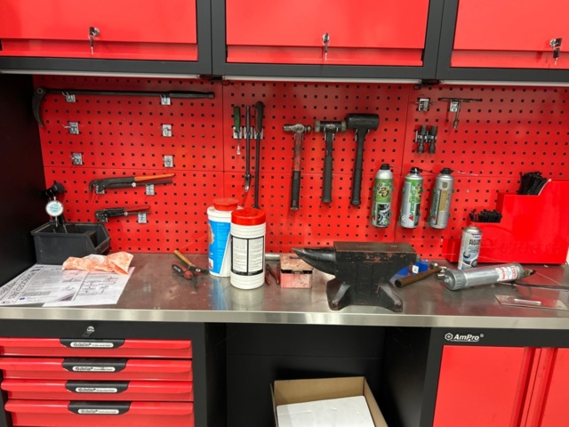 1436186-3 Verkstadsinredning Ampro med innehåll