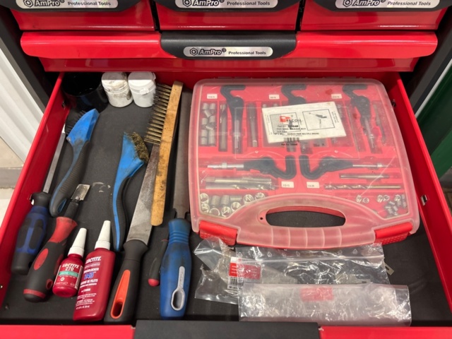 1436181-8 Slangvindor och verktygsskåp med innehåll