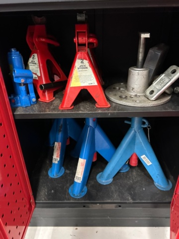 1436186-8 Verkstadsinredning Ampro med innehåll