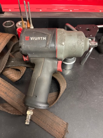 1436182-3 Slangvindor och verktygsskåp med innehåll