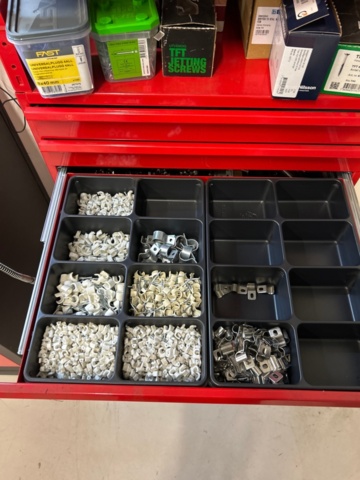 1436185-5 Verktygsskåp med innehåll