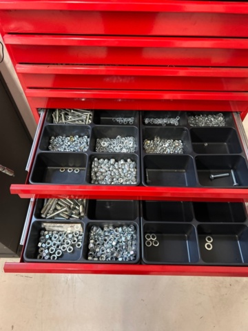 1436185-7 Verktygsskåp med innehåll