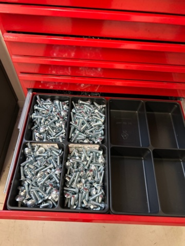 1436185-8 Verktygsskåp med innehåll