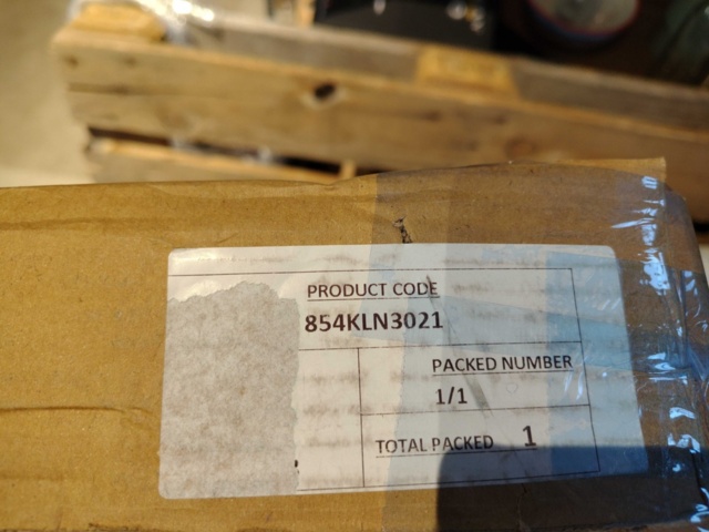 1434777-2 TV-bänk – vit/svart, 120x33x33 cm