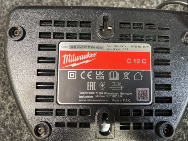 1439230-4 Batteriladdare Milwaukee C 12 C