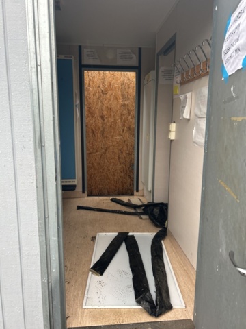 1423437-16 Staff shed