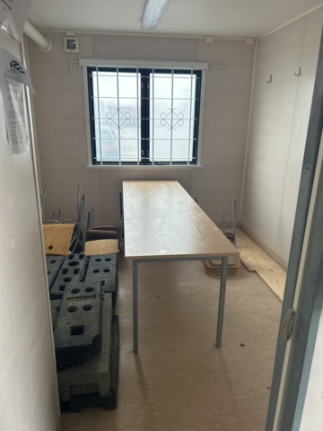 1423437-18 Staff shed