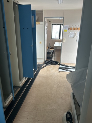 1423437-29 Staff shed