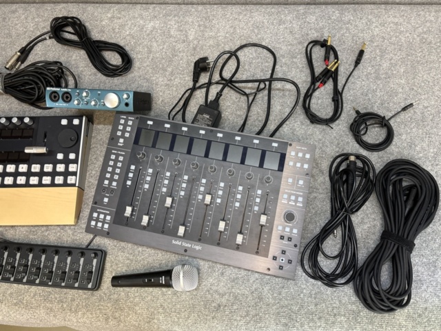 1409291-3 Studio equipment - control units, audio interfaces, DMX cabling, etc.