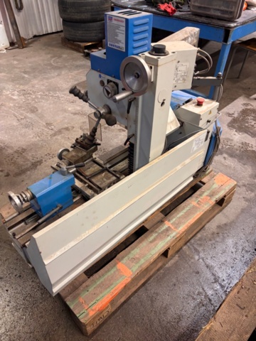 1373456-6 Svarv- och fräskombination – HBM Machines HBM 290V-F med digital avläsning