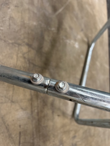 1439850-5 10 pcs Bobbin stand