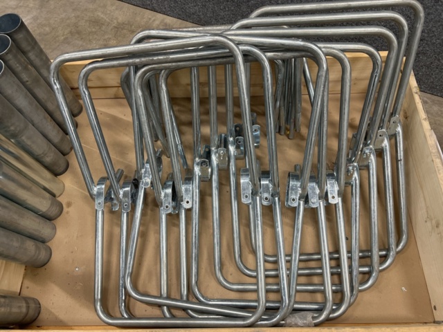 1439850-8 10 pcs Bobbin stand