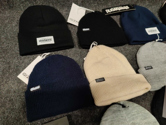 1436054-4 12 hats Carhartt, Dickies and others.