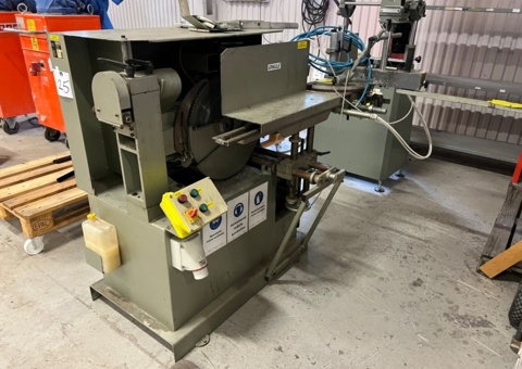 Byggmaskiner och byggmaterial