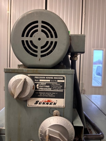 1373458-8 Honingsmaskin med tillbehör – Sunnen MBC-1802 inkl. verktyg och slipstavar