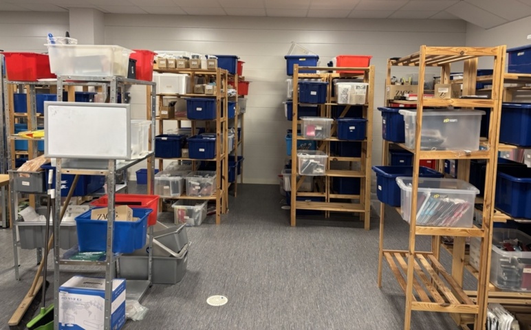 1070321-1 Mobilskal och mobilfodral - cirka 270 objekt