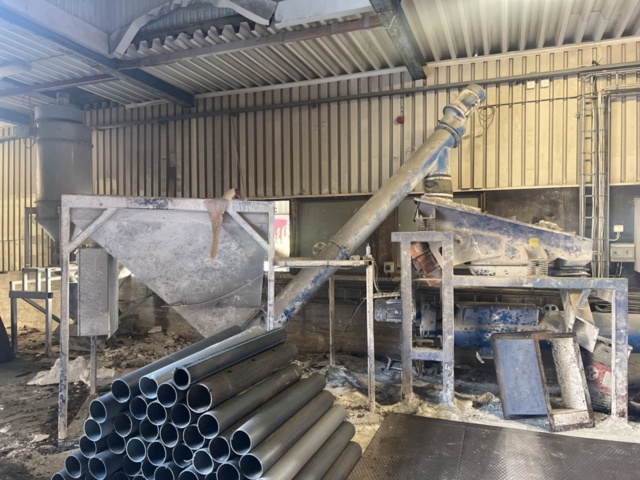 1420051-24 Cement silo with loading and unloading system