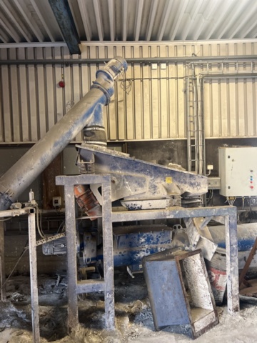 1420051-25 Cement silo with loading and unloading system