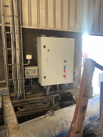 1420051-26 Cement silo with loading and unloading system