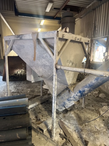 1420051-27 Cement silo with loading and unloading system